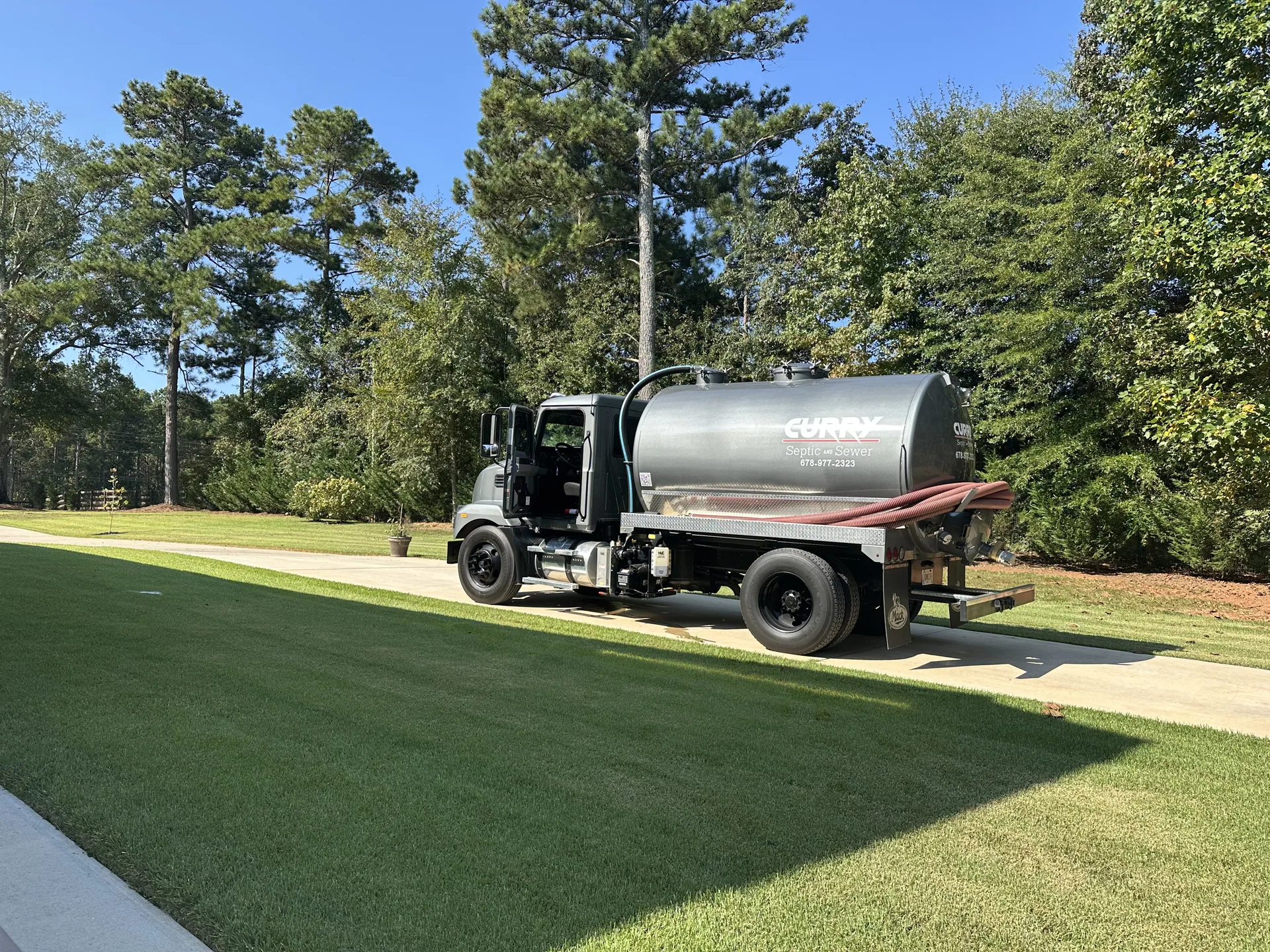 Curry septic sewer pump truck residential driveway