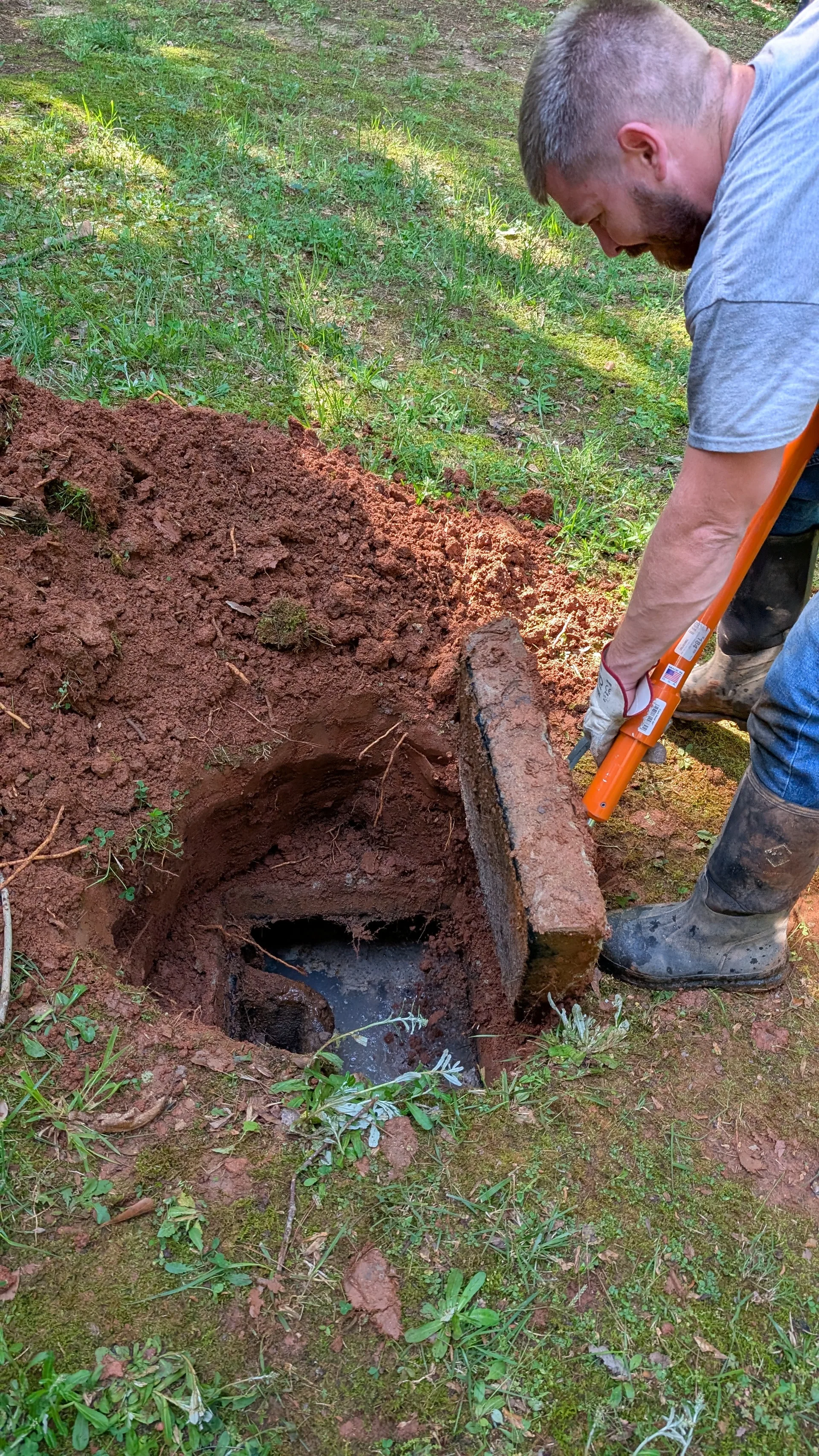 Septic tank lid excavation inspection